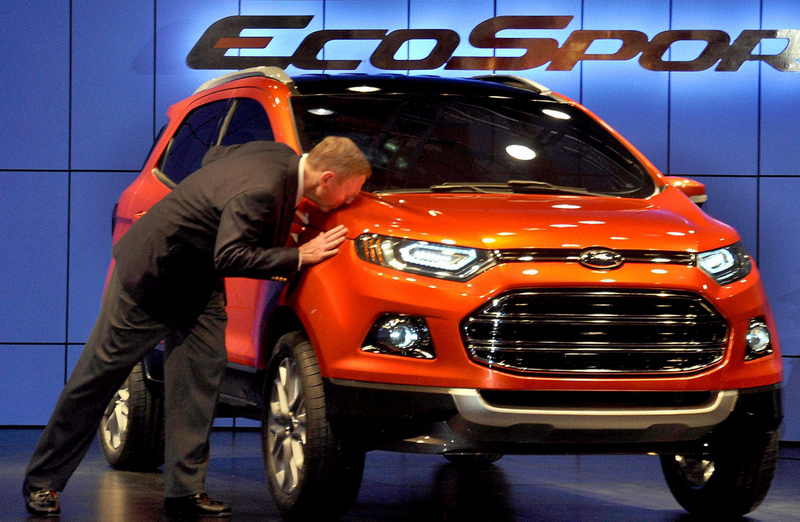 Illustration for article titled Alan Mulally Makes Out With The Seven Millionth Ford Transit Van
